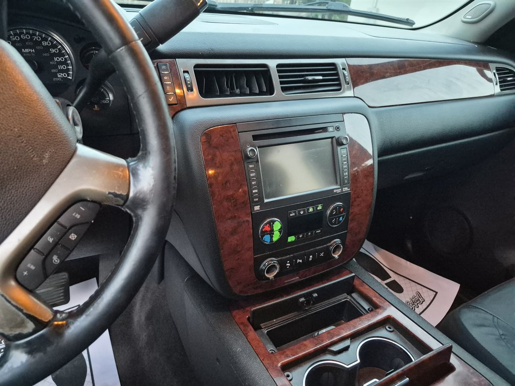 2014 Chevrolet Suburban - $10,999