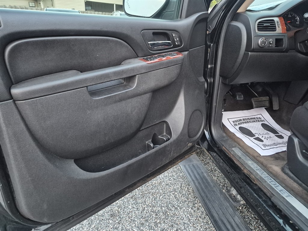 2014 Chevrolet Suburban - $10,999