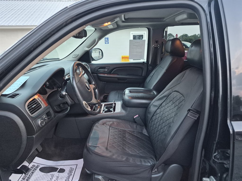 2014 Chevrolet Suburban - $10,999