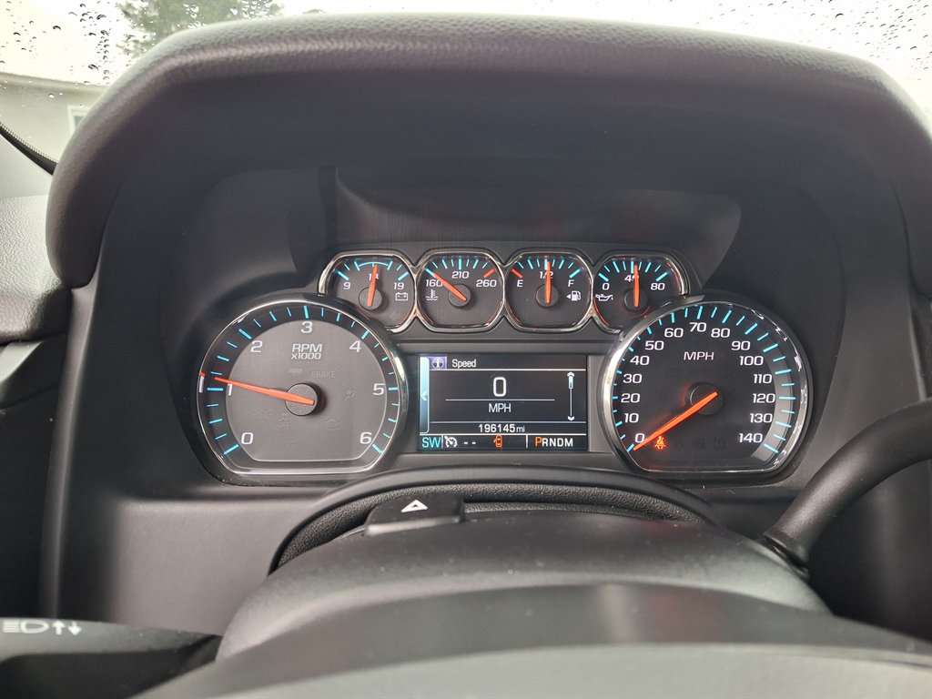 2015 Chevrolet Suburban - $15,999