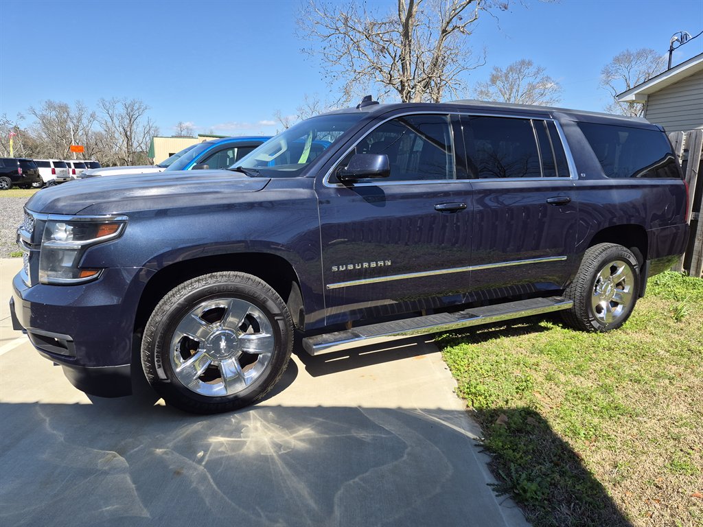 2017 Chevrolet Suburban - $16,999