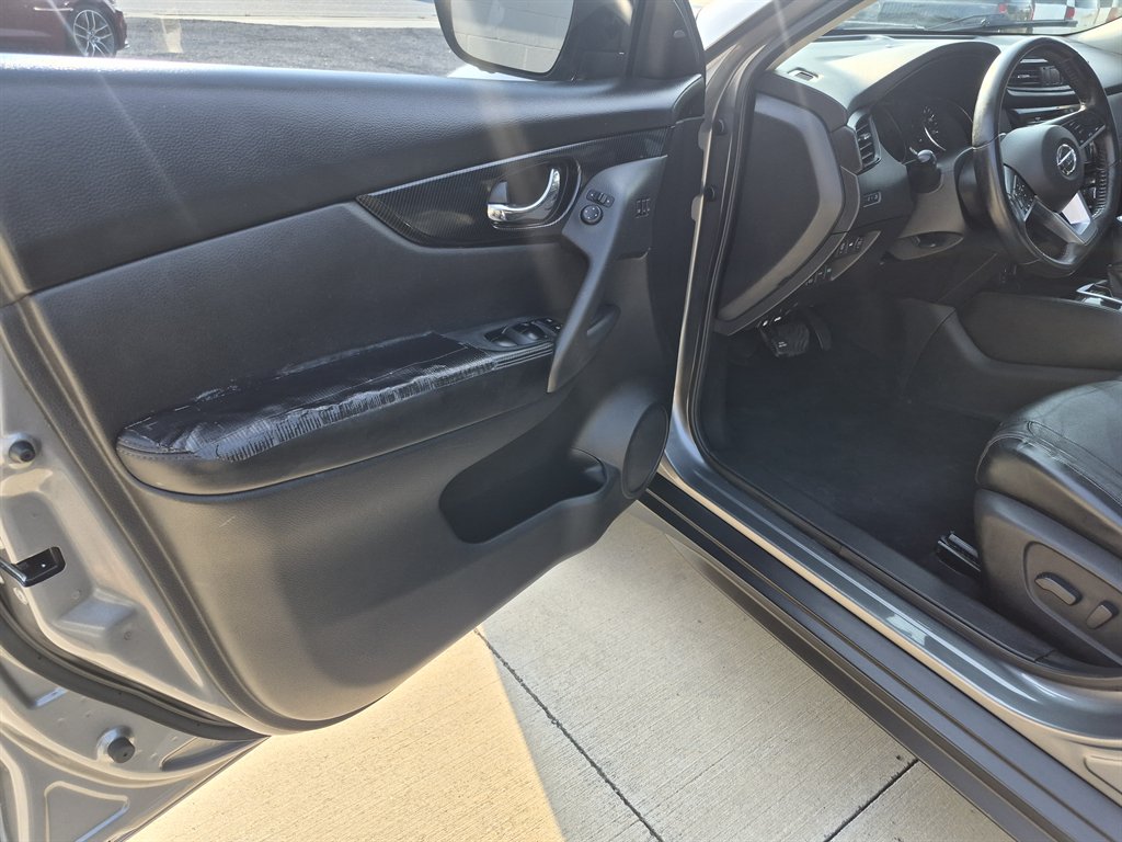 2017 Nissan Rogue - $10,999