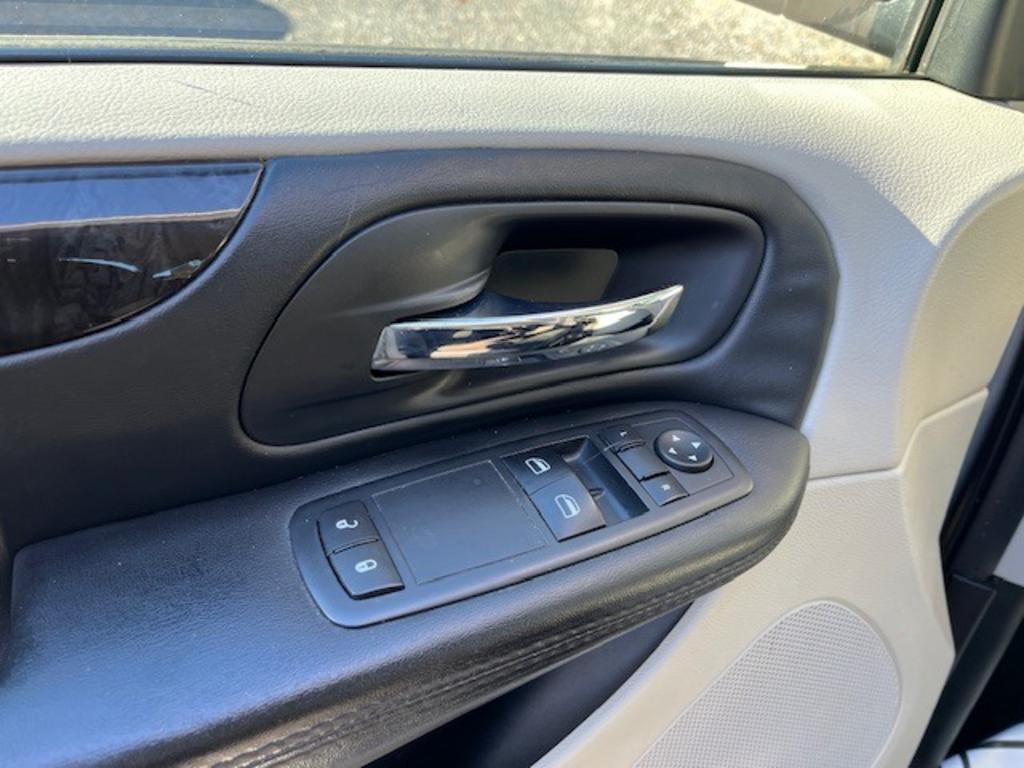 2016 Dodge Grand Caravan - $11,995
