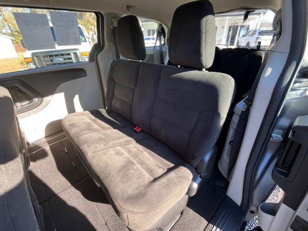 2016 Dodge Grand Caravan - $11,995