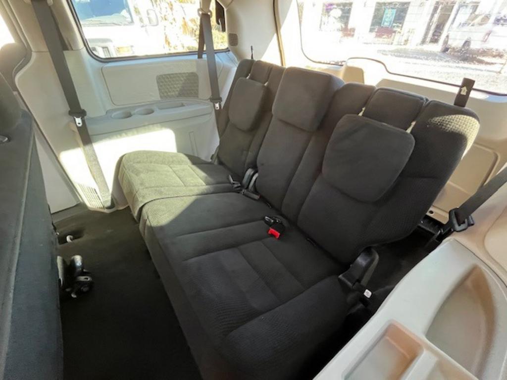 2016 Dodge Grand Caravan - $11,995