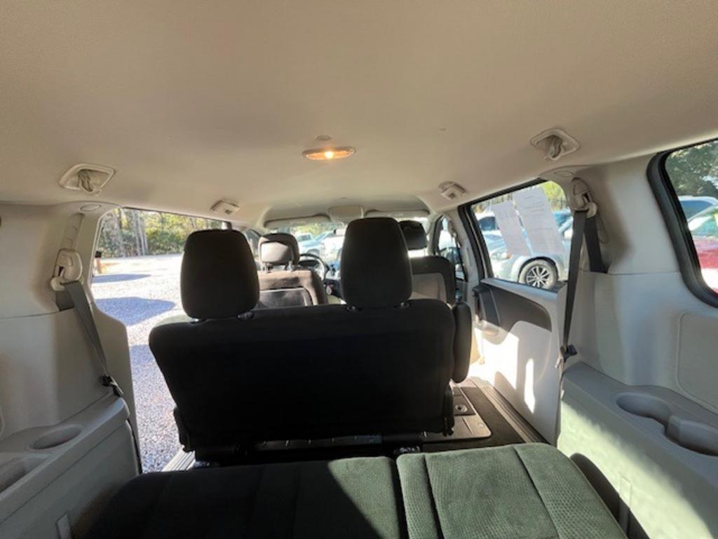 2016 Dodge Grand Caravan - $11,995