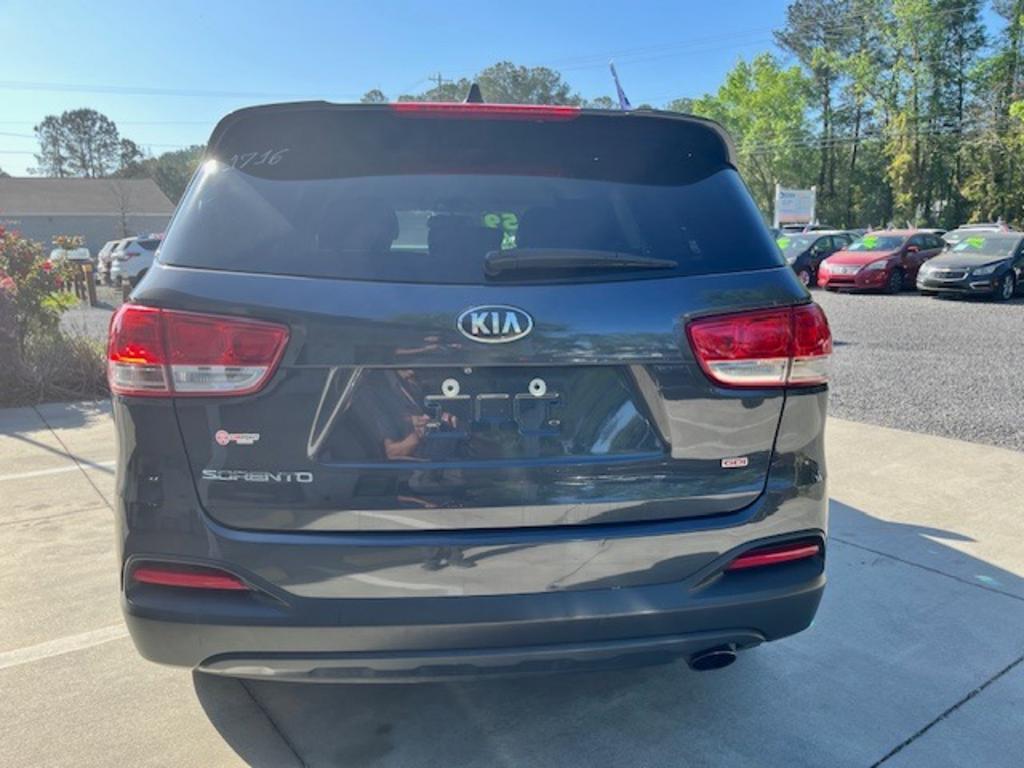 2018 Kia Sorento - $12,940