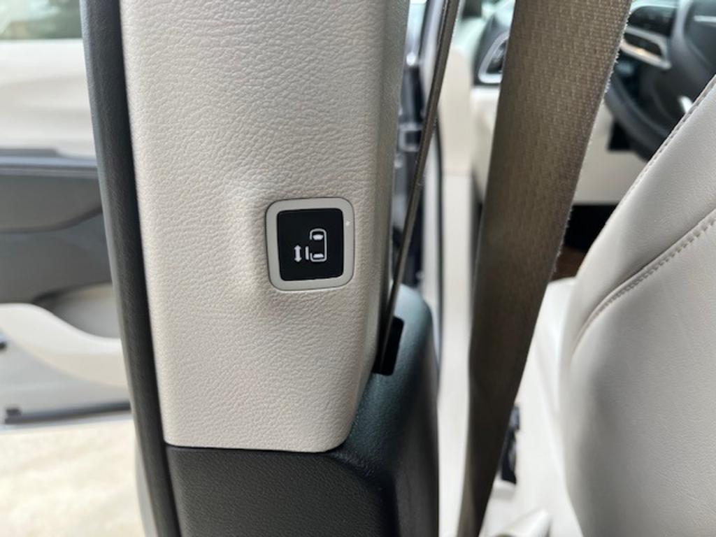2021 Chrysler Voyager - $14,390