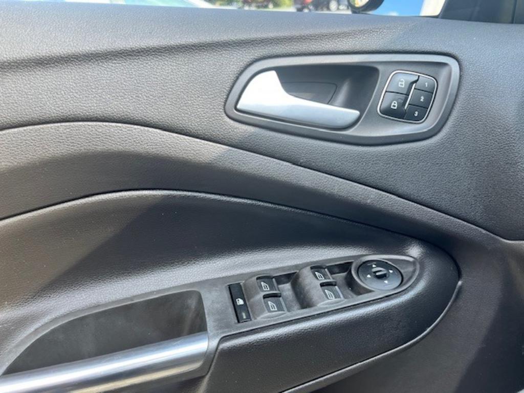 2017 Ford Escape - $11,995