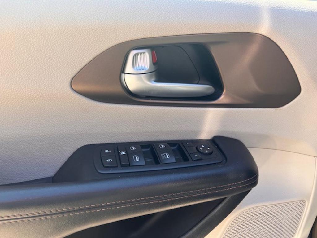 2017 Chrysler Pacifica - $10,995