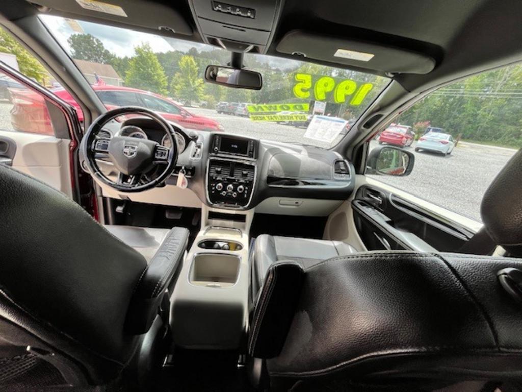 2019 Dodge Grand Caravan - $9,995