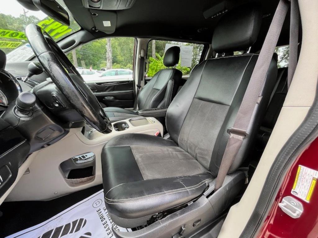 2019 Dodge Grand Caravan - $9,995