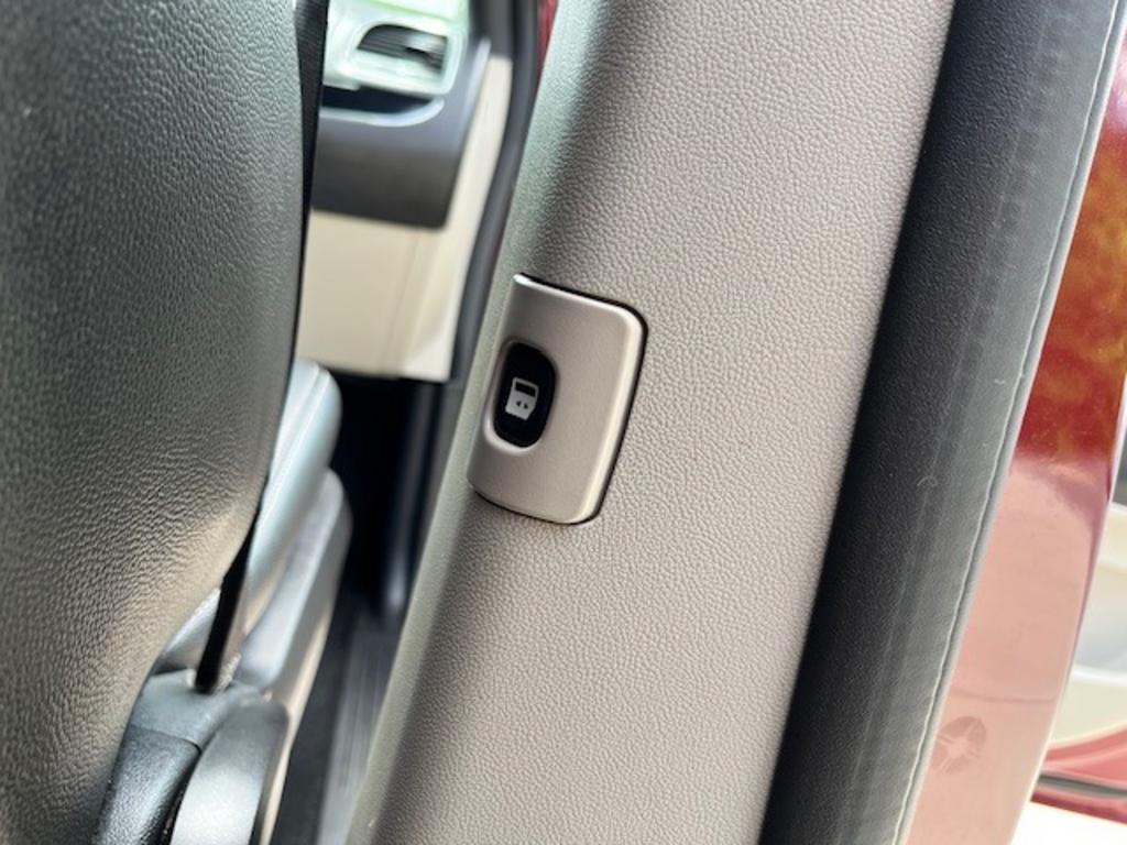 2019 Dodge Grand Caravan - $9,995