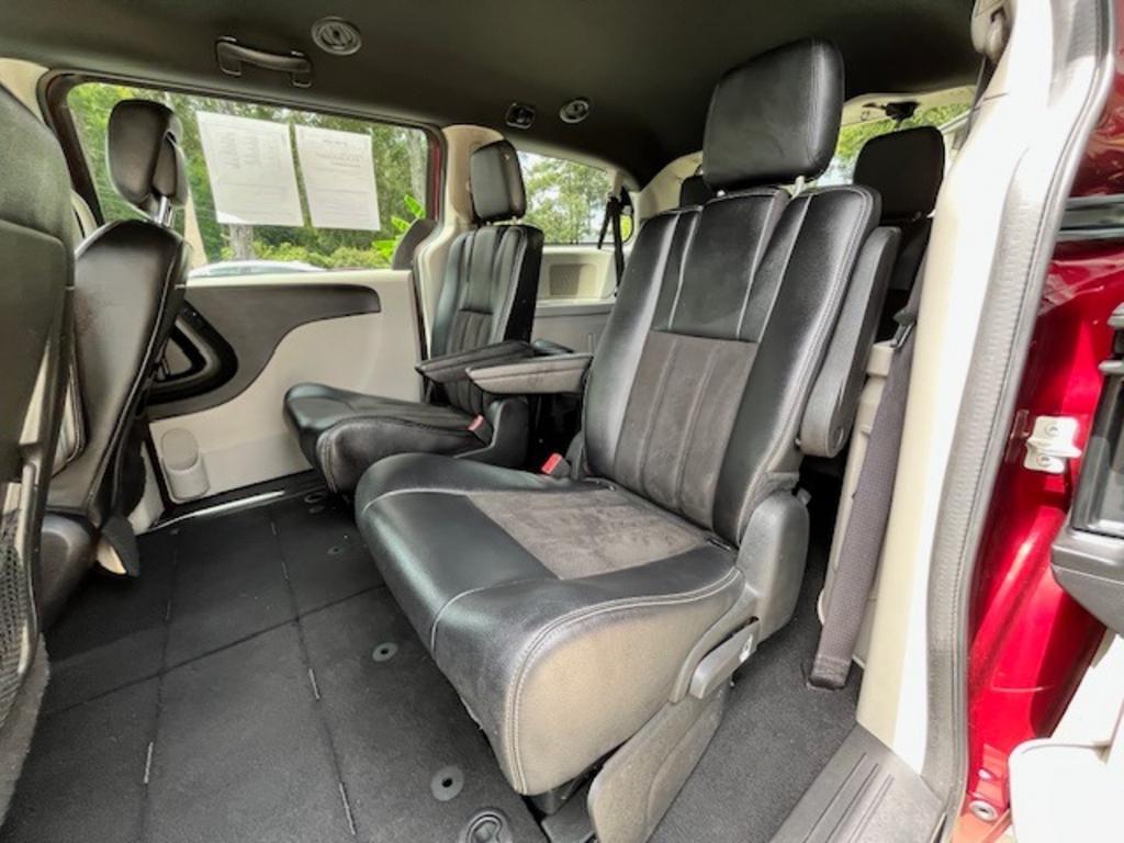 2019 Dodge Grand Caravan - $9,995