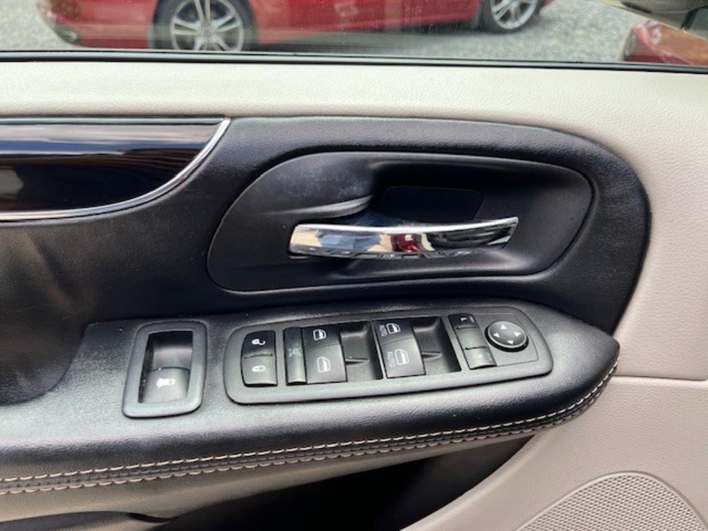 2019 Dodge Grand Caravan - $9,995