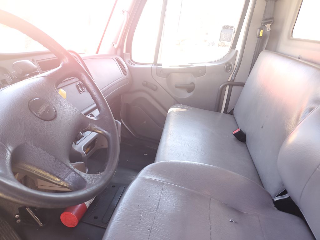 2016 Freightliner M2 106  photo