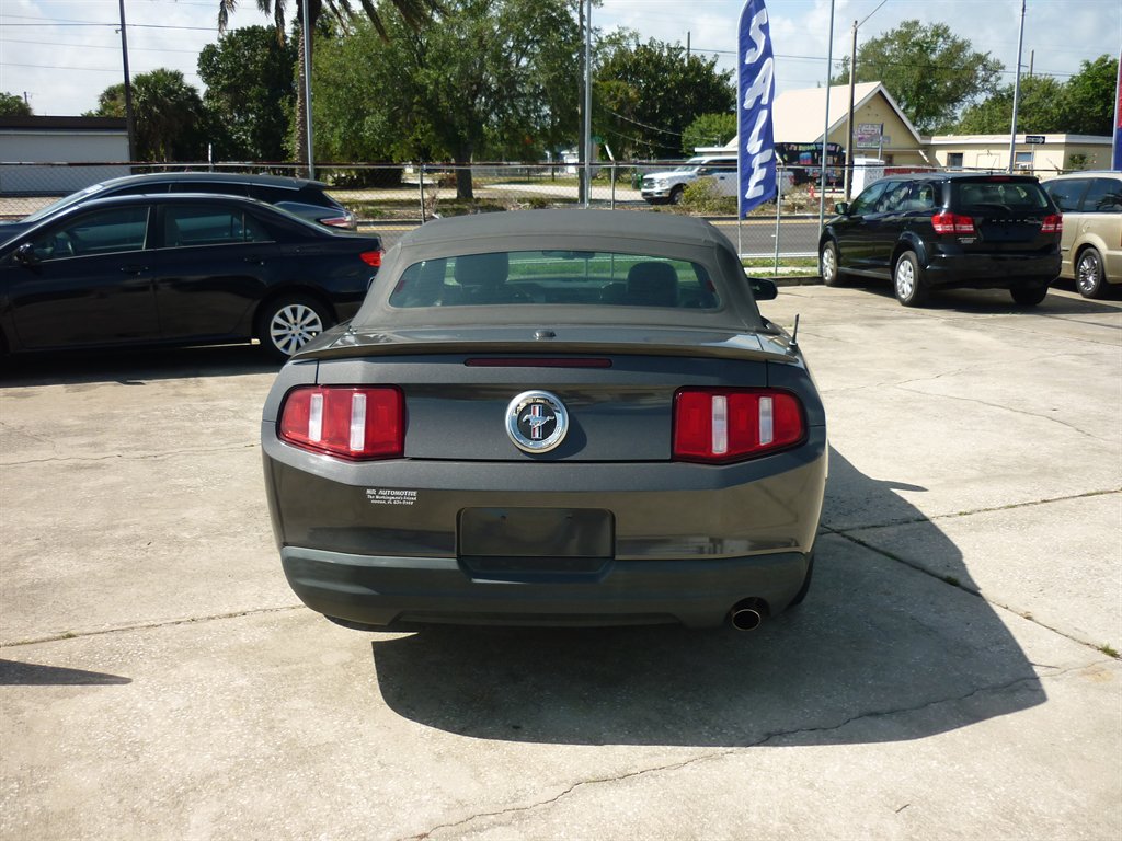2010 Ford Mustang V6 photo