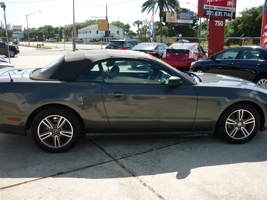 2010 Ford Mustang V6 photo