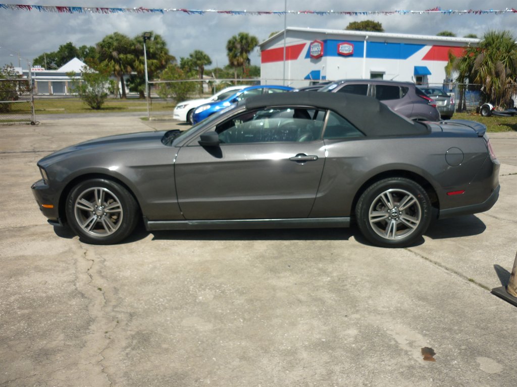 2010 Ford Mustang V6 photo
