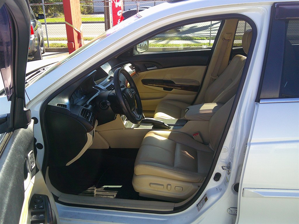 2012 Honda Crosstour - $10,999