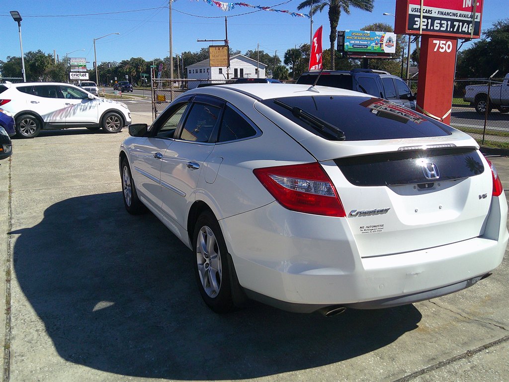 2012 Honda Crosstour - $10,999