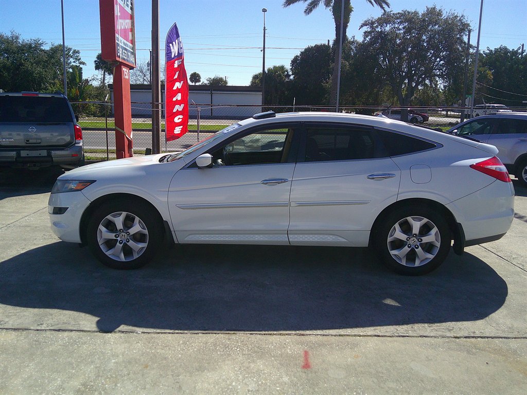 2012 Honda Crosstour - $10,999