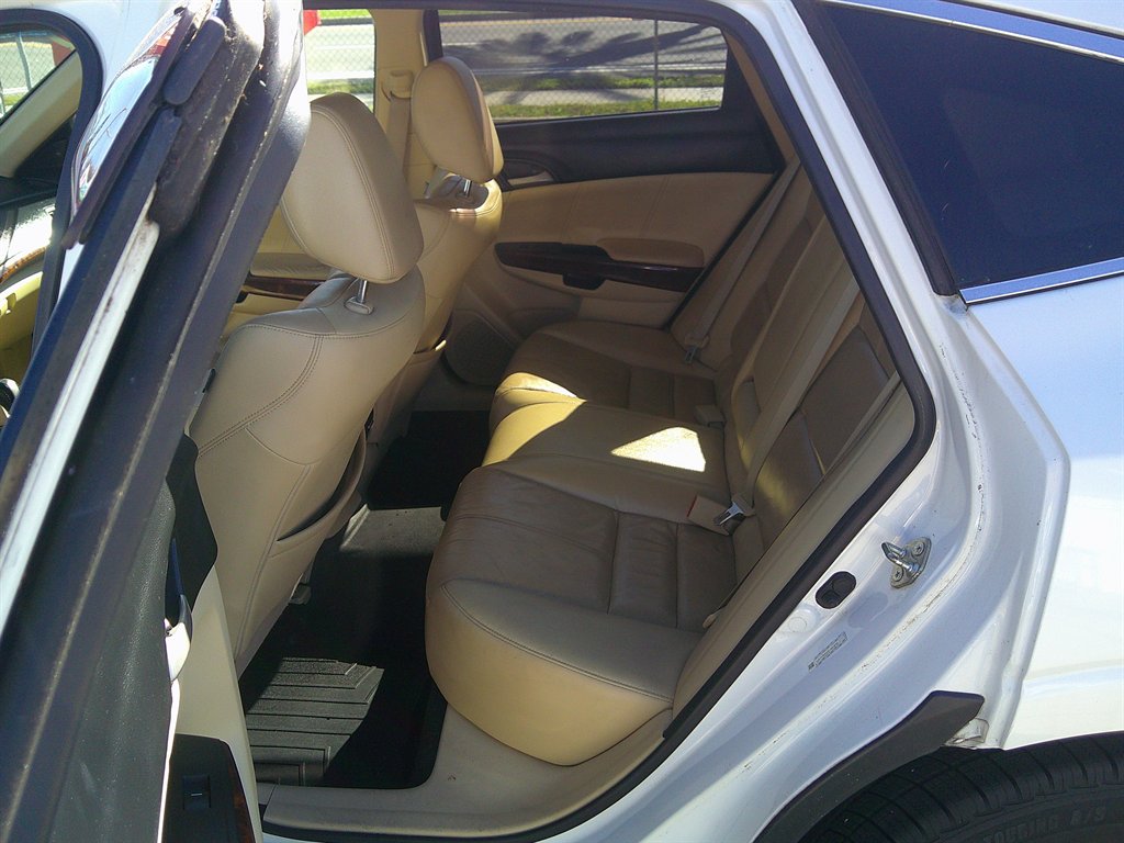2012 Honda Crosstour - $10,999