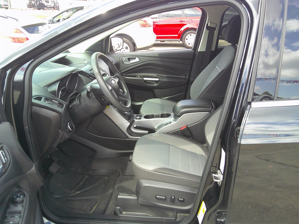 2014 Ford Escape - $8,999