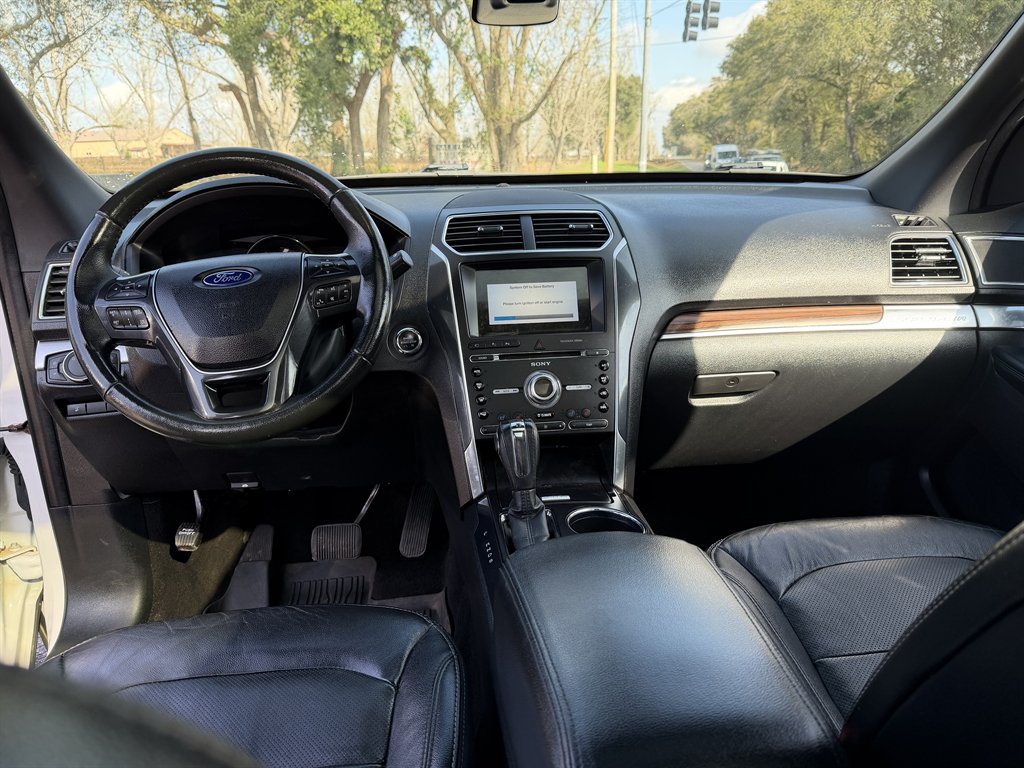 2018 Ford Explorer - $17,995