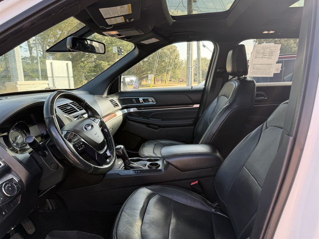 2018 Ford Explorer - $17,995