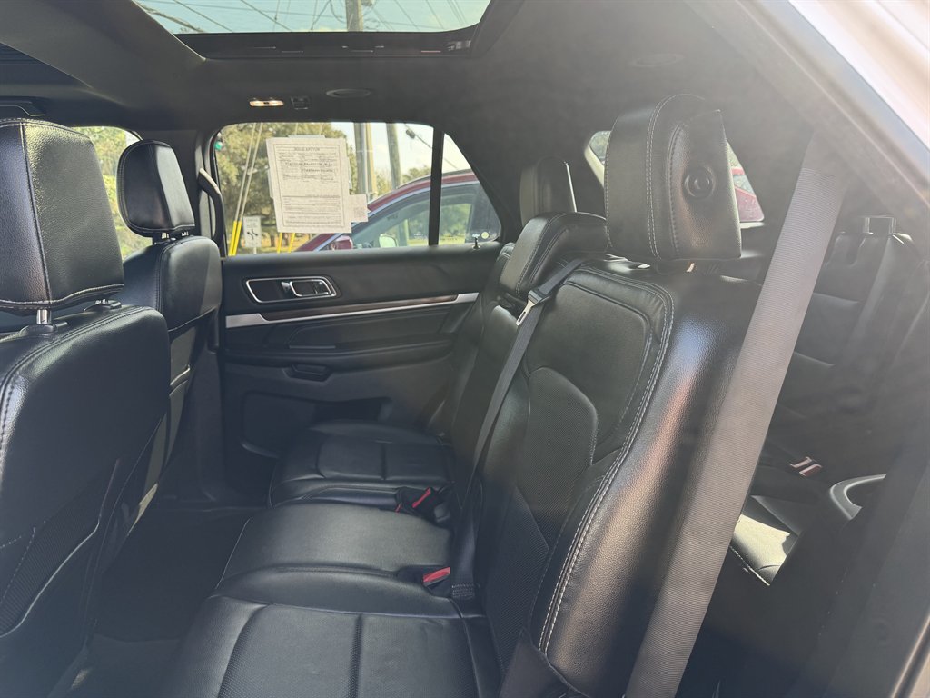 2018 Ford Explorer - $17,995