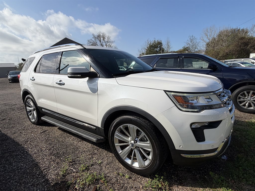 2018 Ford Explorer - $17,995