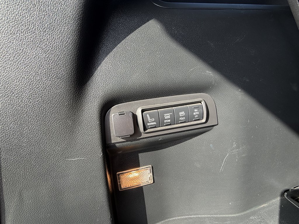 2018 Ford Explorer - $17,995