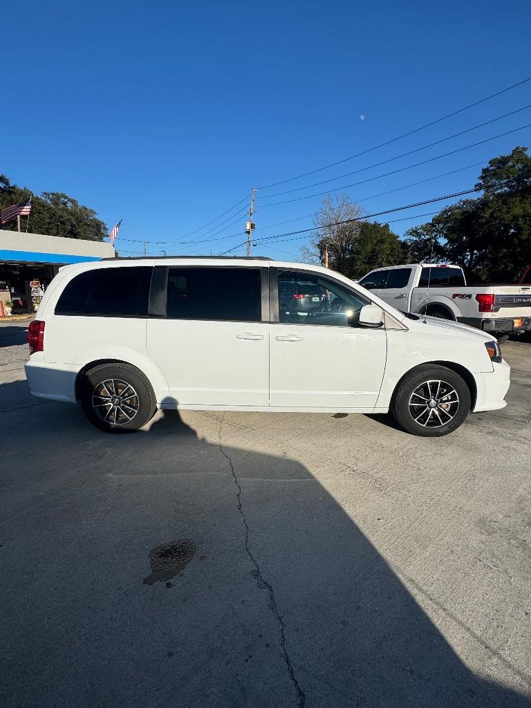 2019 Dodge Grand Caravan - $13,750