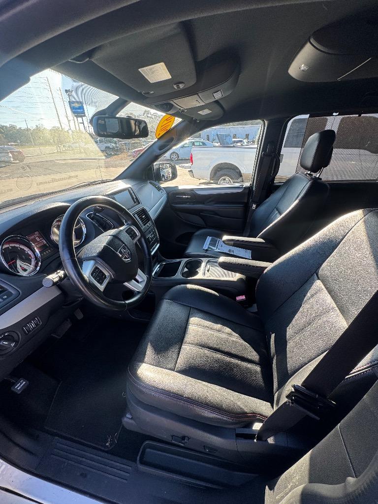 2019 Dodge Grand Caravan - $13,750