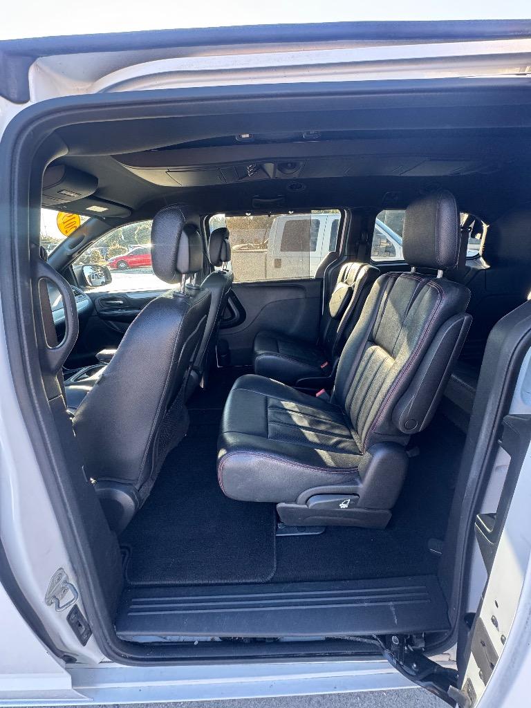 2019 Dodge Grand Caravan - $13,750