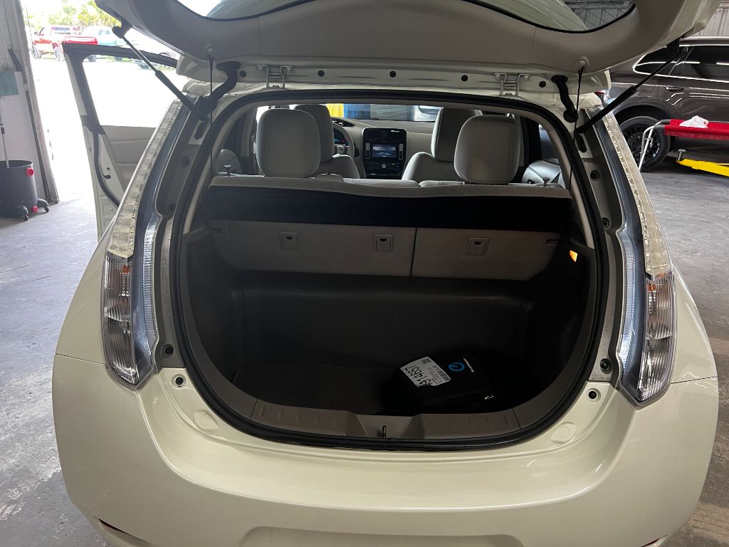 2012 Nissan LEAF SV photo