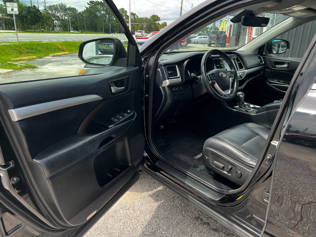 2017 Toyota Highlander - $26,495