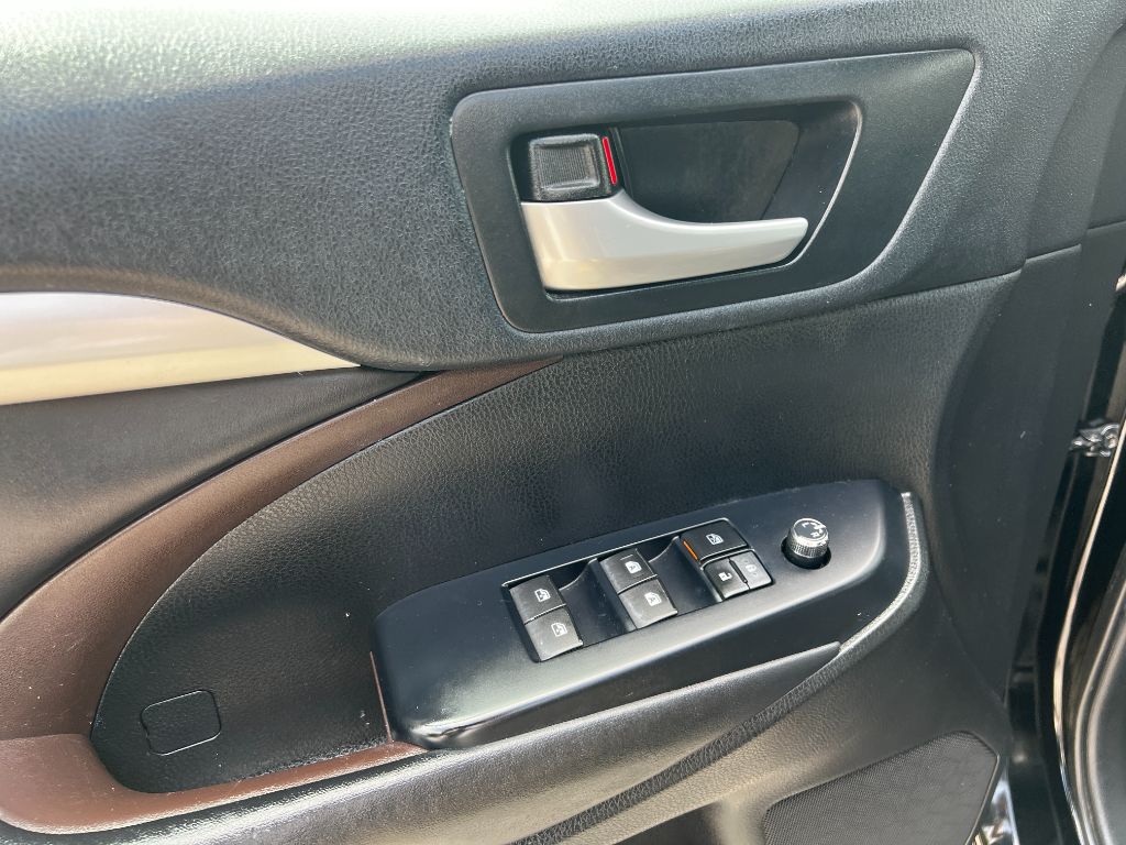 2017 Toyota Highlander - $26,495