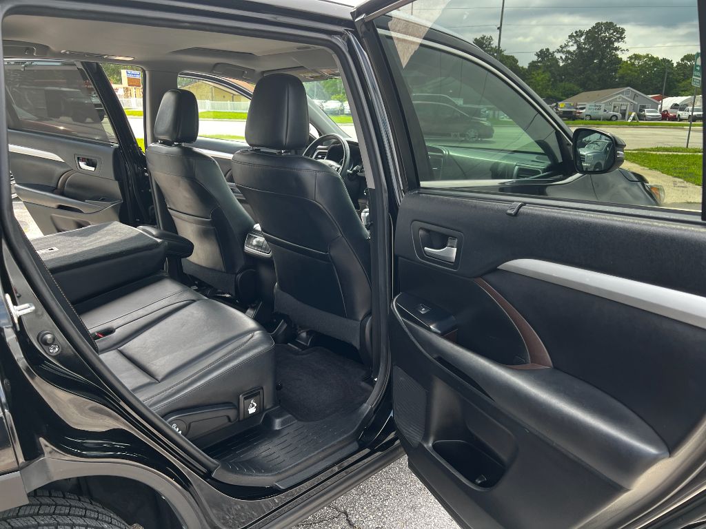 2017 Toyota Highlander - $26,495