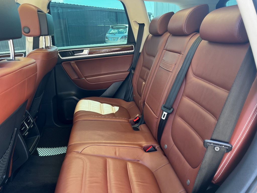 2015 Volkswagen Touareg - $22,995