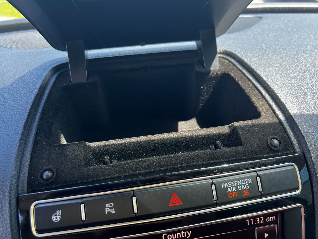 2015 Volkswagen Touareg - $22,995