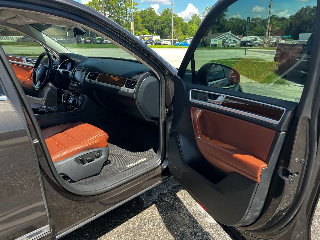2015 Volkswagen Touareg - $22,995