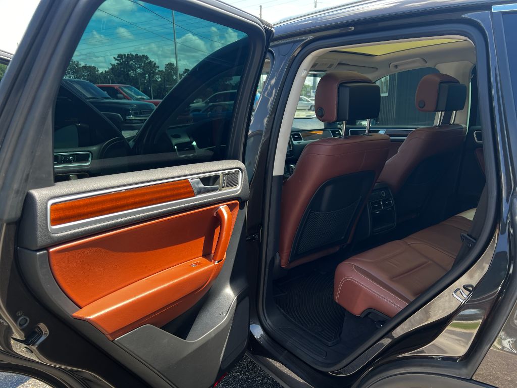 2015 Volkswagen Touareg - $22,995