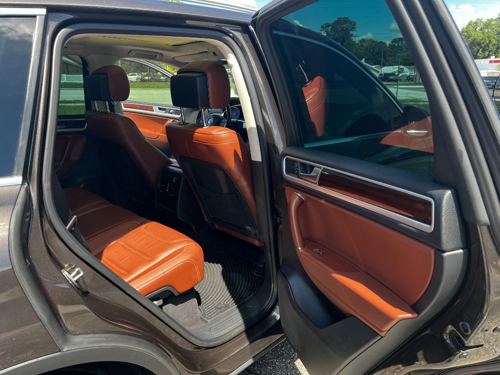 2015 Volkswagen Touareg - $22,995