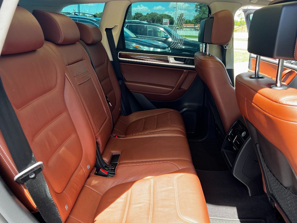 2015 Volkswagen Touareg - $22,995