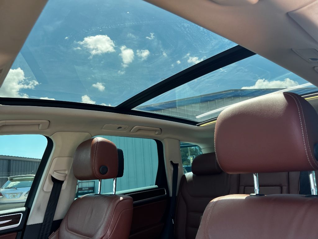 2015 Volkswagen Touareg - $22,995