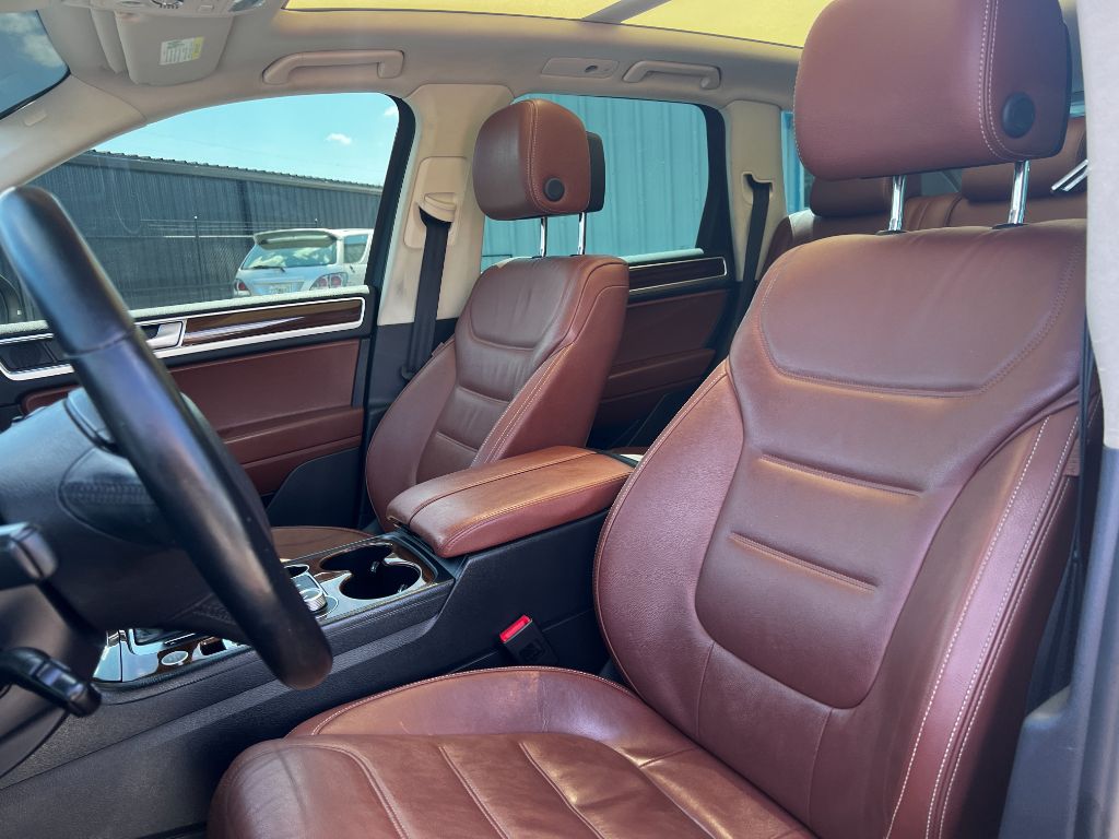 2015 Volkswagen Touareg - $22,995