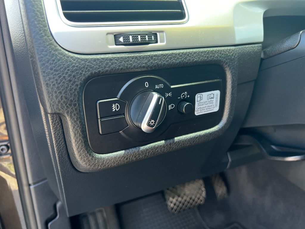 2015 Volkswagen Touareg - $22,995