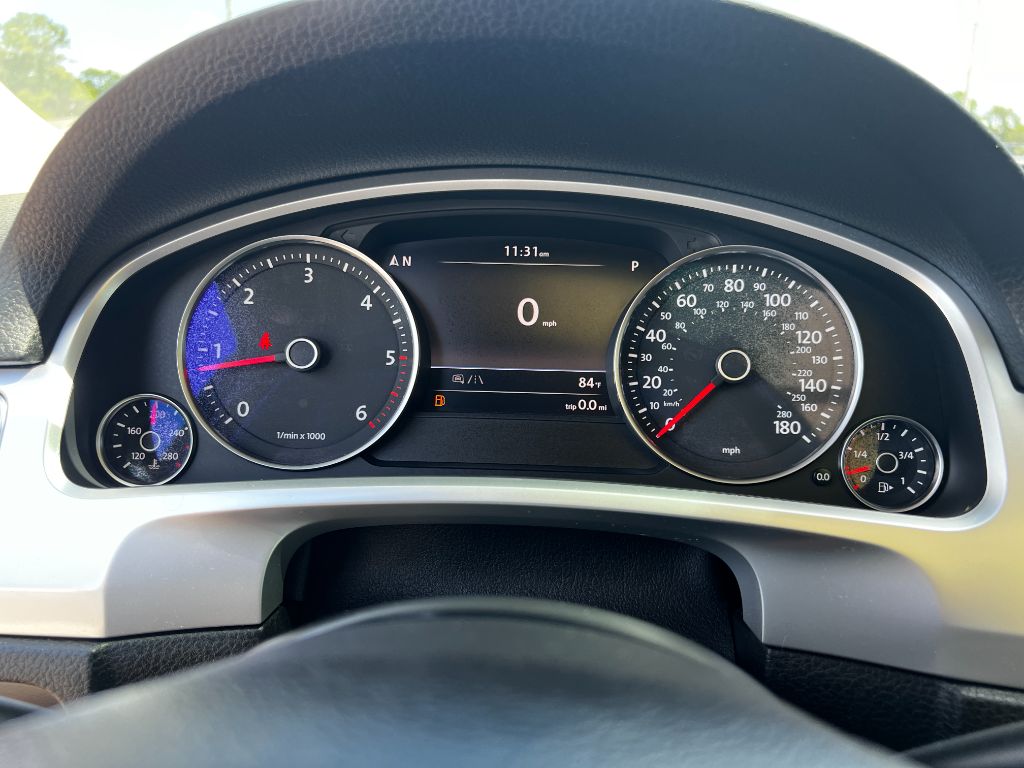 2015 Volkswagen Touareg - $22,995